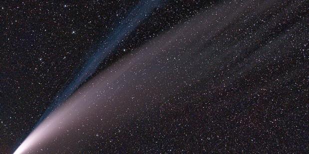 Komeet Neowise. Foto van SimgDe via wikimedia commons.