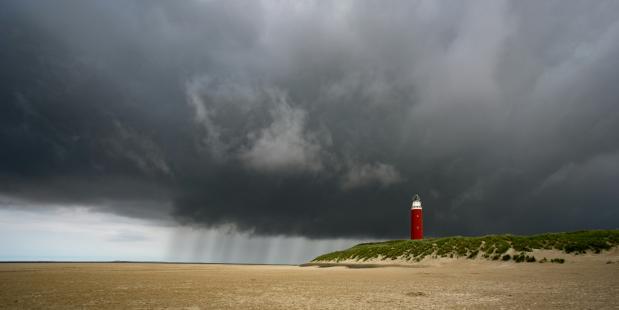 vuurtoren van Texel in een storm